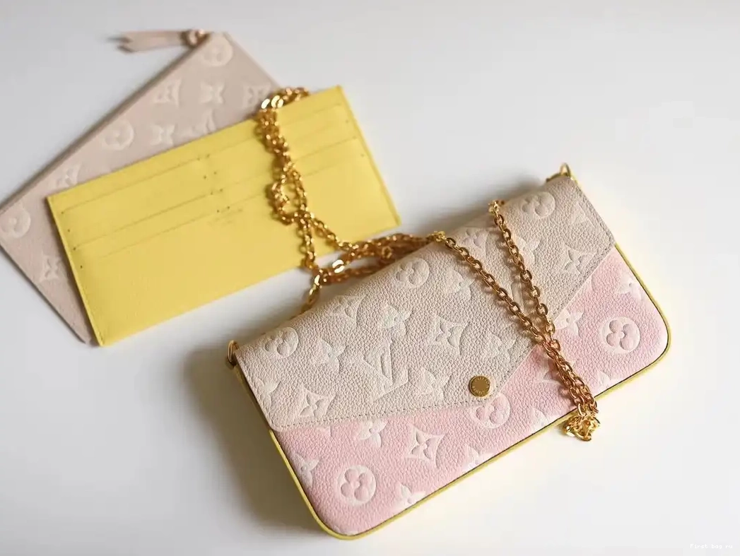 First bag ru VUITTON FÉLICIE LOUIS POCHETTE 0606